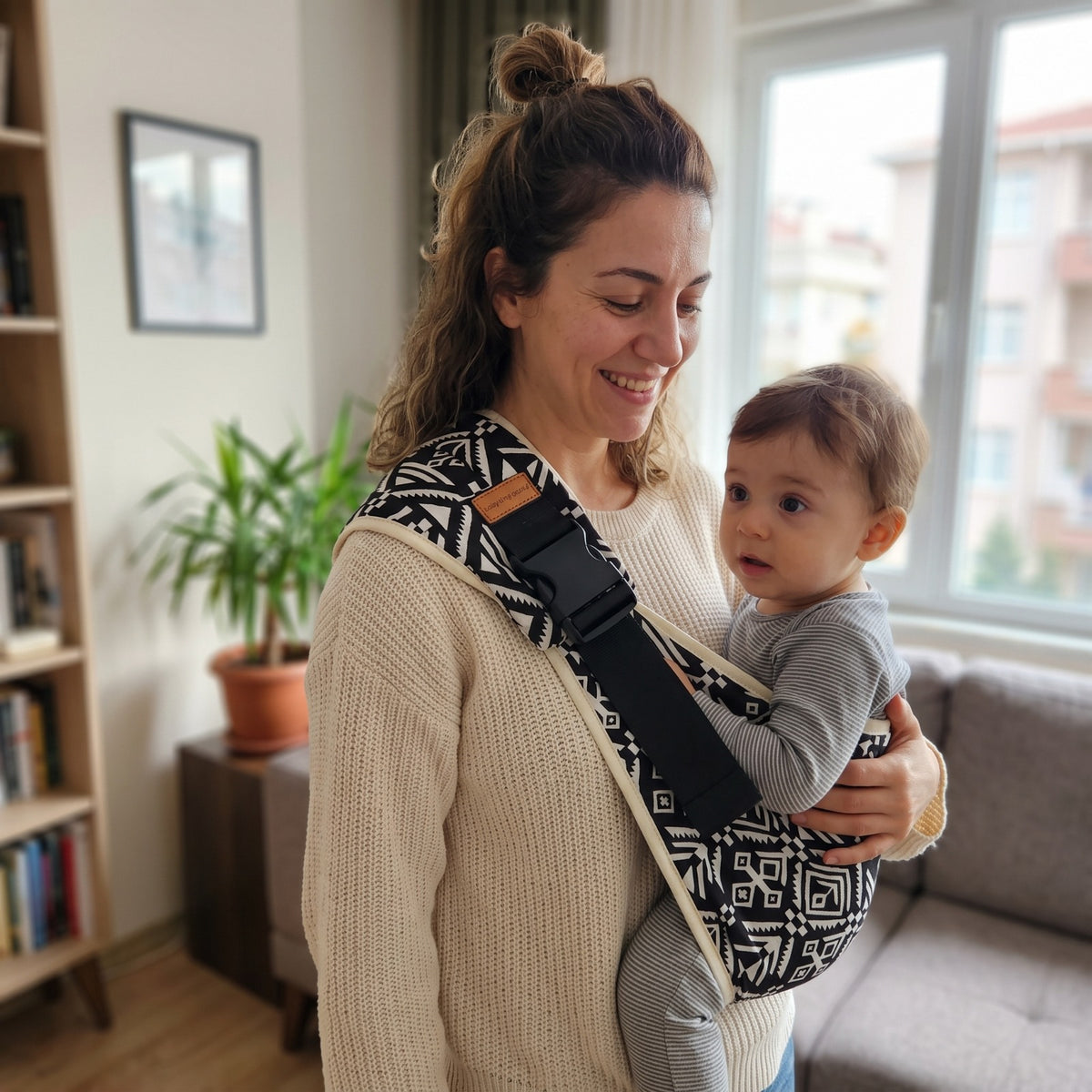 Siyah Otantik Desenli Yan Sling Çocuk Taşıyıcı
